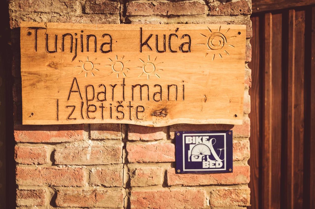 Pensjonat Country House Tunjina Kuca Stara Kapela Pavlovci Zewnętrze zdjęcie